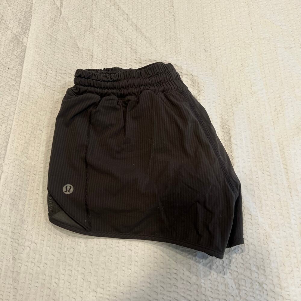 Lululemon black hotty hot shorts size 2 inseam 2.5”